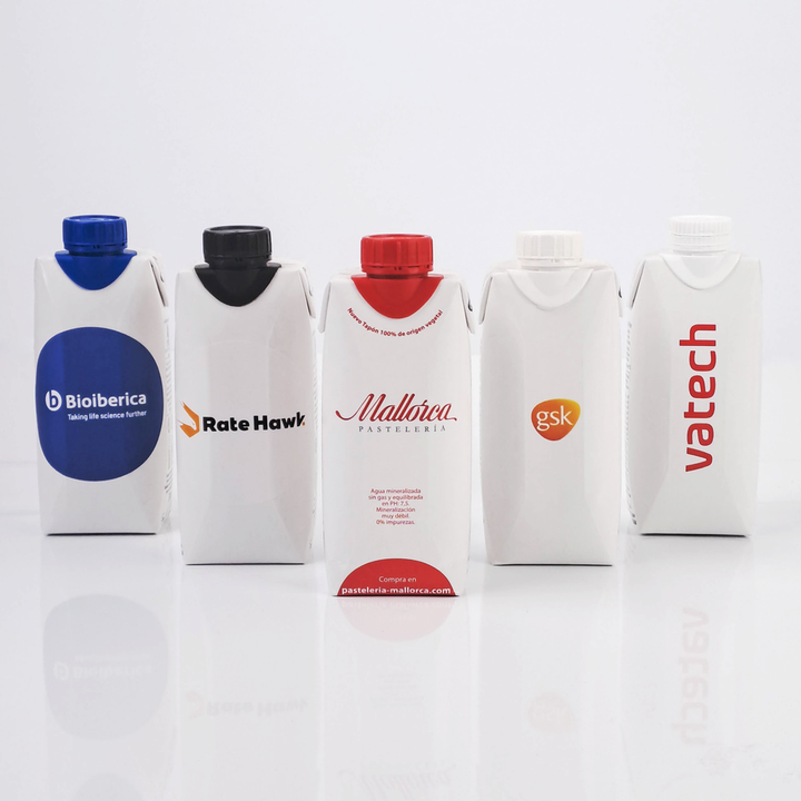 Brique d'eau en carton 1 l personnalisée (3 800 unités)