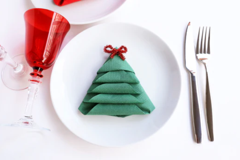 Créez une Décoration de Table Élégante à Petit Prix avec des Serviettes en Papier